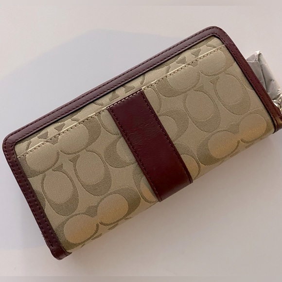 NWT Coach Campbell Sig Buckle Accordion Zip Wallet SL/Khaki/Burgundy F50095 - Picture 4 of 9